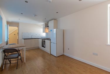 2 bed house, The Walk, City Centre, Cardiff, CF243AF - Image 2
